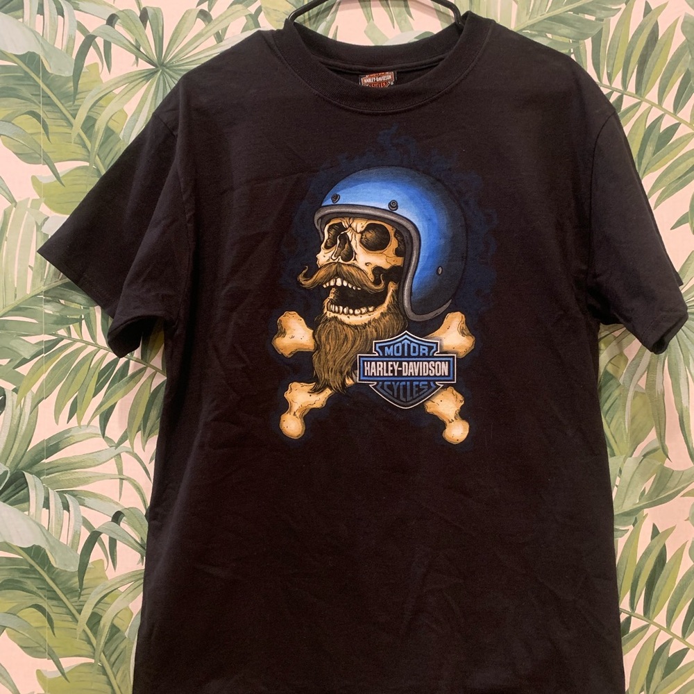 Harley Davidson men’s medium shirt never worn.